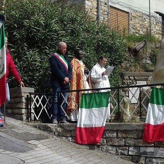 La comunità di Aurigo riunita ieri per la celebrazione del 25 aprile La comunità di Aurigo riunita ieri per la celebrazione del 25 aprile