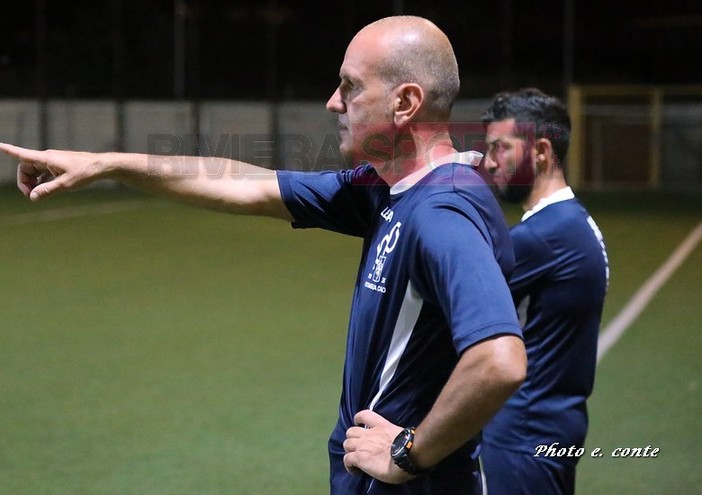Nella foto Andrea Caverzan, allenatore del Ventimiglia