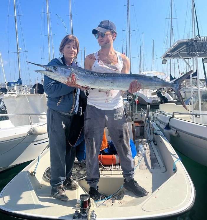 Giacomo Antonelli con l'aguglia pescata a Sanremo Giacomo Antonelli con l'aguglia pescata a Sanremo