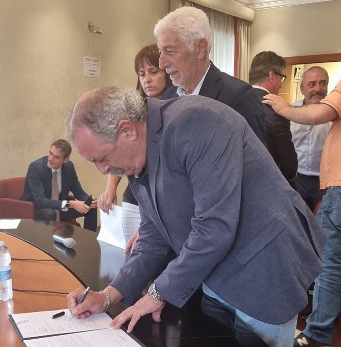 Ritirato il fermo dell’autotrasporto in Liguria: la soddisfazione di Antonio Marzo (Confartigianato) Ritirato il fermo dell’autotrasporto in Liguria: la soddisfazione di Antonio Marzo (Confartigianato)