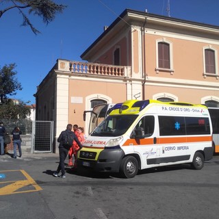 Imperia: con un bastone minaccia i passanti in via Berio, 70enne fermato dalla Polizia (Foto)