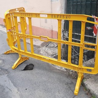 Sanremo: degrado dell'asfalto in via Tasciaire, lamentele dei cittadini e istanza di Fratelli d'Italia (Foto) Sanremo: degrado dell'asfalto in via Tasciaire, lamentele dei cittadini e istanza di Fratelli d'Italia (Foto)