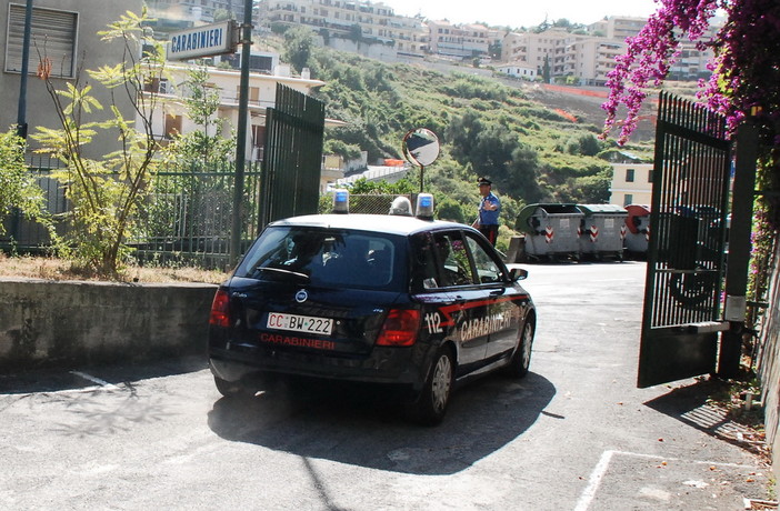 Rapina alla residenza per anziani “Anni azzurri” di Sanremo: ladri armati di pistola svuotano la cassaforte e fuggono con il bottino Rapina alla residenza per anziani “Anni azzurri” di Sanremo: ladri armati di pistola svuotano la cassaforte e fuggono con il bottino