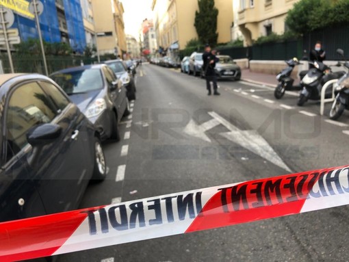 Nizza: ieri l'attentato alla chiesa di Notre Dame, la ricostruzione dei fatti e il riconoscimento della seconda vittima Nizza: ieri l'attentato alla chiesa di Notre Dame, la ricostruzione dei fatti e il riconoscimento della seconda vittima