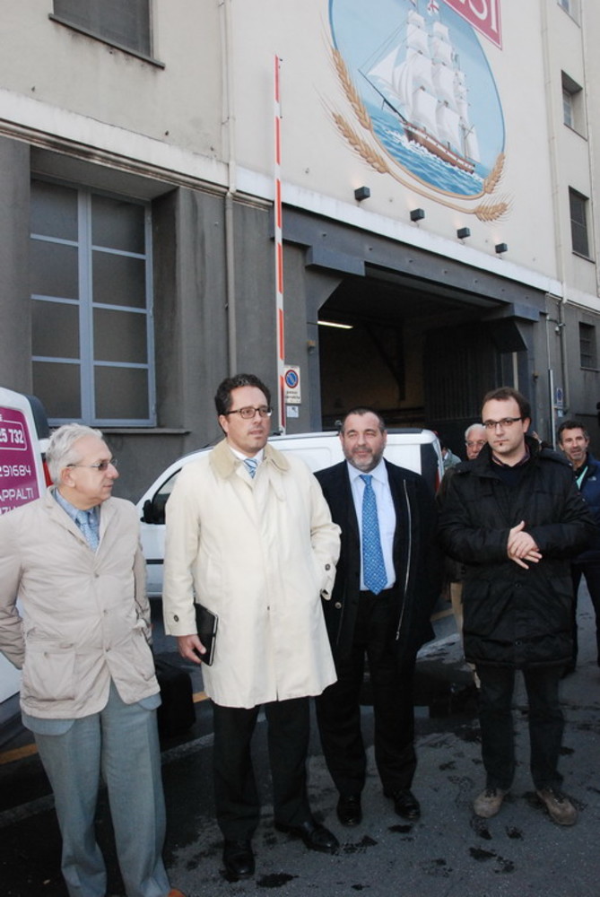 Imperia: l'Assessore Vesco davanti all'Agnesi "Bisogna trovare un confronto con l'azienda ed evitare i licenziamenti!" Imperia: l'Assessore Vesco davanti all'Agnesi "Bisogna trovare un confronto con l'azienda ed evitare i licenziamenti!"