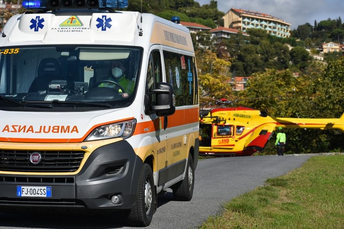 La Croce Azzurra di Vallecrosia compie 30 anni e regala al Ponente una nuova area per l’elisoccorso notturno La Croce Azzurra di Vallecrosia compie 30 anni e regala al Ponente una nuova area per l’elisoccorso notturno
