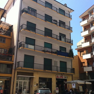 Imperia: serie di moduli presentati nelle scuole per l'antenna di telefonia mobile in piazza Calvi Imperia: serie di moduli presentati nelle scuole per l'antenna di telefonia mobile in piazza Calvi