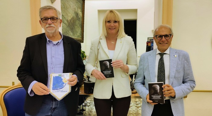 Psichiatria, farmaci e rischi: Antonello Lanteri presenta a Bordighera il libro “Maneggiare con cura” Psichiatria, farmaci e rischi: Antonello Lanteri presenta a Bordighera il libro “Maneggiare con cura”
