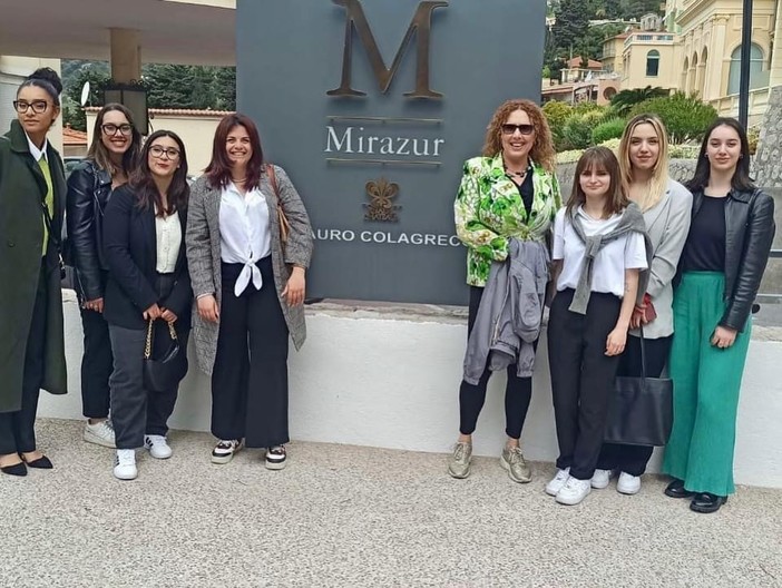 Alunni dell'Istituto 'Ruffini' di Imperia in visita al ristorante 'Mirazur' dello chef Colagreco a Mentone Alunni dell'Istituto 'Ruffini' di Imperia in visita al ristorante 'Mirazur' dello chef Colagreco a Mentone