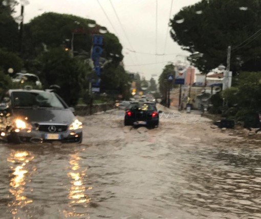 La strada allagata in corso Marconi