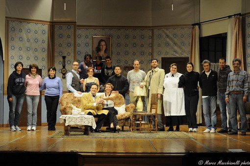 Chiusavecchia: domani in piazza del Comune la commedia 'Assassinio ad Harrogate'