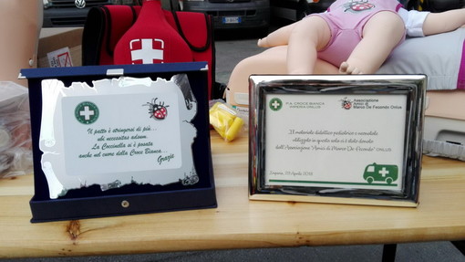 Donato materiale didattico e di soccorso alla Croce Bianca di Imperia dall'associazione 'Amici Marco de Fecondo' Donato materiale didattico e di soccorso alla Croce Bianca di Imperia dall'associazione 'Amici Marco de Fecondo'