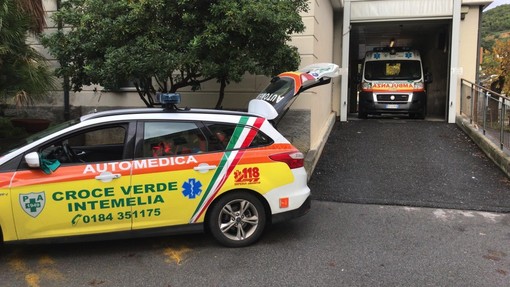 Camporosso: si sente male per una probabile overdose sul greto del Nervia, portato in ospedale Camporosso: si sente male per una probabile overdose sul greto del Nervia, portato in ospedale