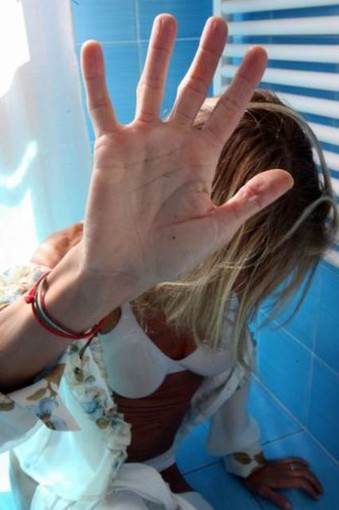 Bordighera: botte e maltrattamenti alla moglie, 54enne ora non può avvicinarsi a lei