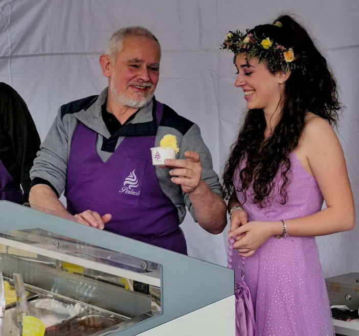 Conferito il titolo di ambasciatore della lavanda di Imperia ad Aldo Demichelis (Foto) Conferito il titolo di ambasciatore della lavanda di Imperia ad Aldo Demichelis (Foto)