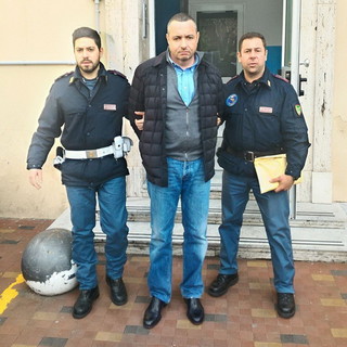 Ventimiglia: russo 53enne ricercato per omicidio e condannato all’ergastolo arrestato in frontiera da militari e polizia Ventimiglia: russo 53enne ricercato per omicidio e condannato all’ergastolo arrestato in frontiera da militari e polizia