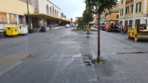 Ventimiglia: “Evviva il grigio”, continua il piano asfalti in città dalla piazza della Stazione e a Varase Ventimiglia: “Evviva il grigio”, continua il piano asfalti in città dalla piazza della Stazione e a Varase