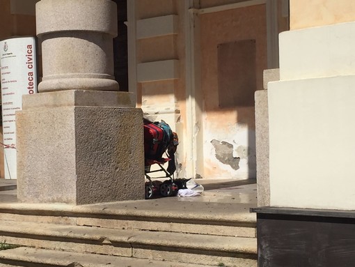 Imperia: sospetto pacco bomba in piazza De Amicis di fronte alla biblioteca ed alla Guardia di Finanza (Foto)
