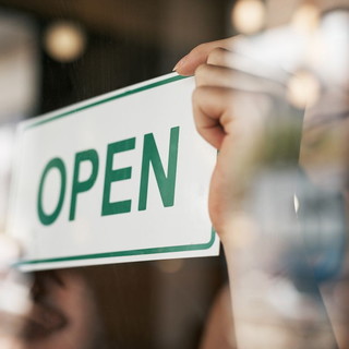 Lockdown di Natale: ecco gli esercizi commerciali che potranno rimanere aperti durante le giornate contrassegnate in rosso