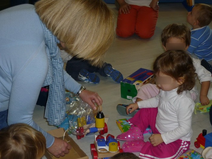 Sanremo: i fondatori dell'associazione Onlus 'Daniela Conte', in visita al Nido 'La nuvola'