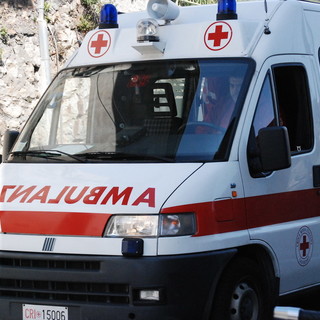 Imperia: incidente sulla Statale 28, grave frattura ad una gamba per un centauro