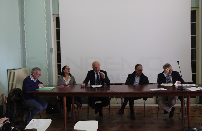 Sanremo: a Palazzo Bellevue l’assemblea dei soci di Rivieracqua, Donzella: “C’è fiducia per il gestore unico, l’intento primario è l’interesse del cittadino” (FOTO e VIDEO) Sanremo: a Palazzo Bellevue l’assemblea dei soci di Rivieracqua, Donzella: “C’è fiducia per il gestore unico, l’intento primario è l’interesse del cittadino” (FOTO e VIDEO)