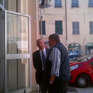 Elezioni Amministrative Imperia: il candidato Erminio Annoni oggi al mercato coperto di Oneglia Elezioni Amministrative Imperia: il candidato Erminio Annoni oggi al mercato coperto di Oneglia