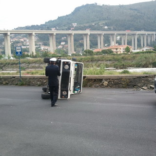 Camporosso: si capotta con il suo fuoristrada sulla provinciale, 80enne esce praticamente illeso