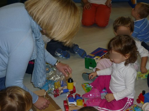 Sanremo: i fondatori dell'associazione Onlus 'Daniela Conte', in visita al Nido 'La nuvola'