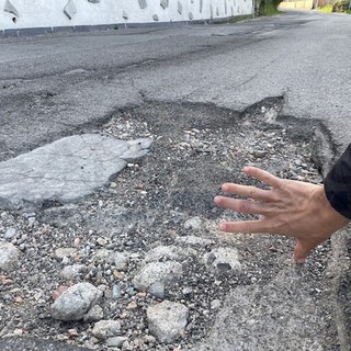Sanremo: buche negli asfalti e strade da rifare, l'Assessore Donzella "Approvati interventi per 800mila euro" Sanremo: buche negli asfalti e strade da rifare, l'Assessore Donzella "Approvati interventi per 800mila euro"