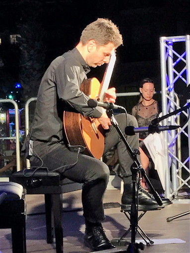 Andrea Vertoretti introdotto da Christian Lavernier ha presentato il suo album Rain: "Aspettando il Rovere", successo straordinario