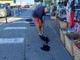 Imperia: buche nell'asfalto alla Marina di Porto Maurizio, l'Assessore Gagliano prende pala e bitume e le copre (Foto)