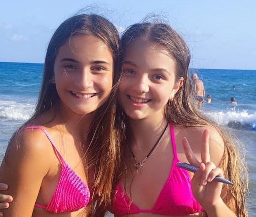 Sanremo: la youtuber Ameli in spiaggia ai 'Tre Ponti' tra foto e domande dei fan (Foto) Sanremo: la youtuber Ameli in spiaggia ai 'Tre Ponti' tra foto e domande dei fan (Foto)