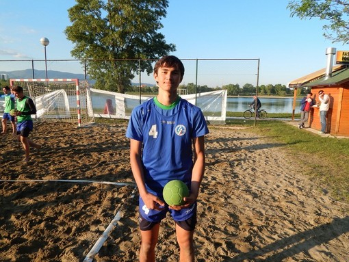 Nella foto Alessandro Benini, star della Pallamano Ventimiglia e di recente convocato nella Nazionale Beach Handball Under 16