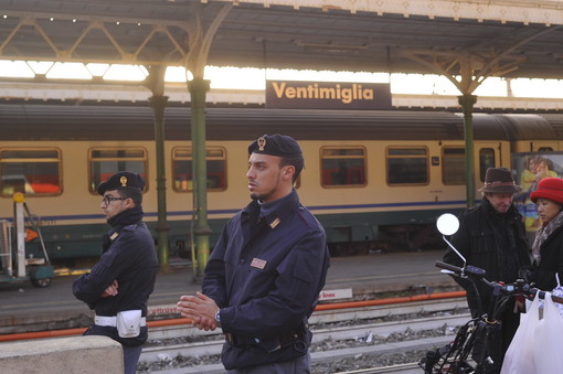 La foto alla stazione di Ventimiglia poco dopo l'allarme scattata da Virgilio Martini La foto alla stazione di Ventimiglia poco dopo l'allarme scattata da Virgilio Martini