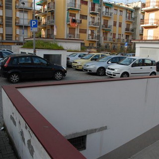 Diano Marina: disco orario nell'area ex cinema Pergola vicino a piazza dell'Olio Diano Marina: disco orario nell'area ex cinema Pergola vicino a piazza dell'Olio