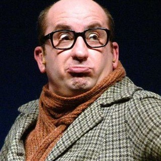 Spettacolo di Antonio Albanese al teatro Ariston di Sanremo Spettacolo di Antonio Albanese al teatro Ariston di Sanremo