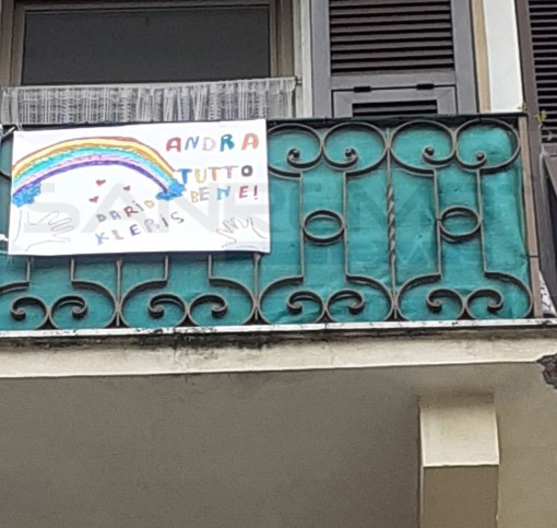 Anche a Ventimiglia l'arcobaleno con #andratuttobene: gli autori sono i due giovanissimi Daroi e Klebis