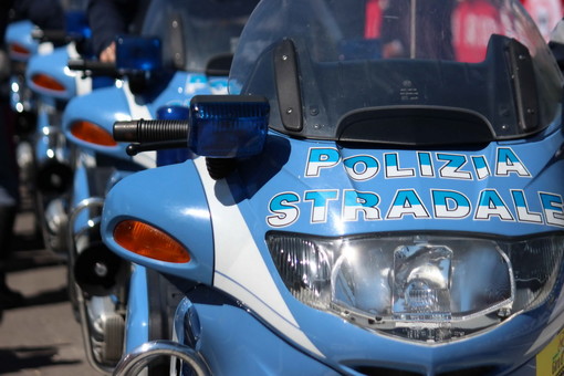 Arma di Taggia: centauro cade in autostrada da solo, distrugge la moto ma ne esce indenne