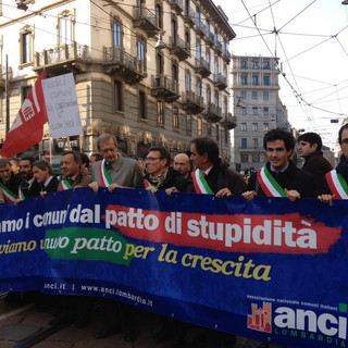 L'assessore Alberti di Camporosso in prima linea alla manifestazione contro il patto di stabilità in corso a Milano