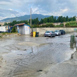La strada allagata all'ingresso delle spiagge alla Foce
