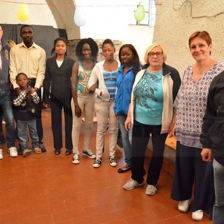 Ceriana: commozione e momenti toccanti questa sera per l'aperitivo di benvenuto ai 7 profughi arrivati in paese