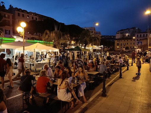 Sanremo: oggi la seconda serata di ‘A tavola sul porto vecchio’ con cibo, musica e una sfilata di moda