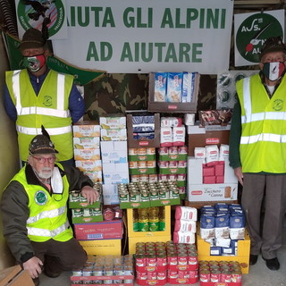Vallecrosia: grande successo per l'iniziativa organizzata per Pasqua 'Aiuta gli Alpini ad aiutare' (Foto) Vallecrosia: grande successo per l'iniziativa organizzata per Pasqua 'Aiuta gli Alpini ad aiutare' (Foto)