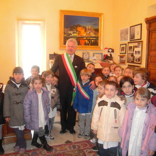 Ventimiglia: la visita dei bimbi della 'Santa Marta' oggi dal Sindaco Scullino