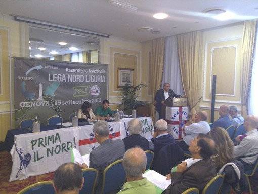 Grande successo ieri a Genova per l'Assemblea della Lega Nord Liguria con Matteo Salvini