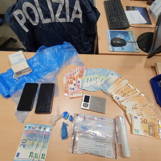 Sanremo: spacciava droga nonostante fosse ai domiciliari, 35enne tunisino arrestato dalla Polizia Sanremo: spacciava droga nonostante fosse ai domiciliari, 35enne tunisino arrestato dalla Polizia