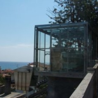 Imperia: ascensore del Parasio nuovamente bloccato, intervento dei Vigili del Fuoco Imperia: ascensore del Parasio nuovamente bloccato, intervento dei Vigili del Fuoco