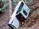 Gouta: auto abbandonata in mezzo al bosco, la denuncia con foto da un nostro lettore