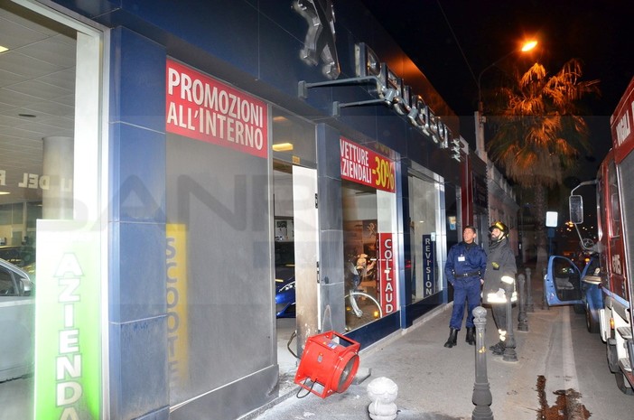 Sanremo: la solidarietà della Confcommercio alla Az Automobili Zoccarato dopo il secondo attentato di sabato Sanremo: la solidarietà della Confcommercio alla Az Automobili Zoccarato dopo il secondo attentato di sabato